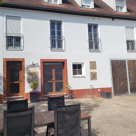 Meyer Apartmán *